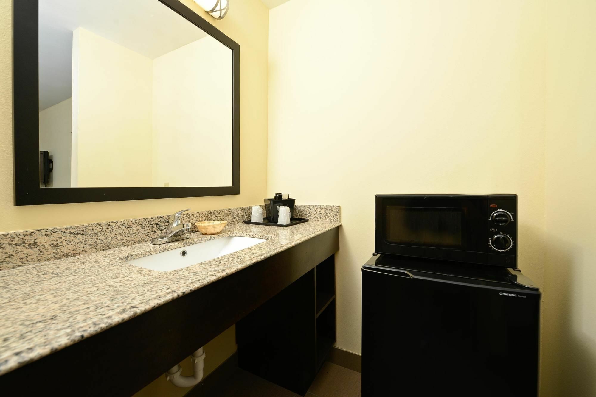 Americas Best Value Inn Lake Charles Interstate 210 Oda fotoğraf