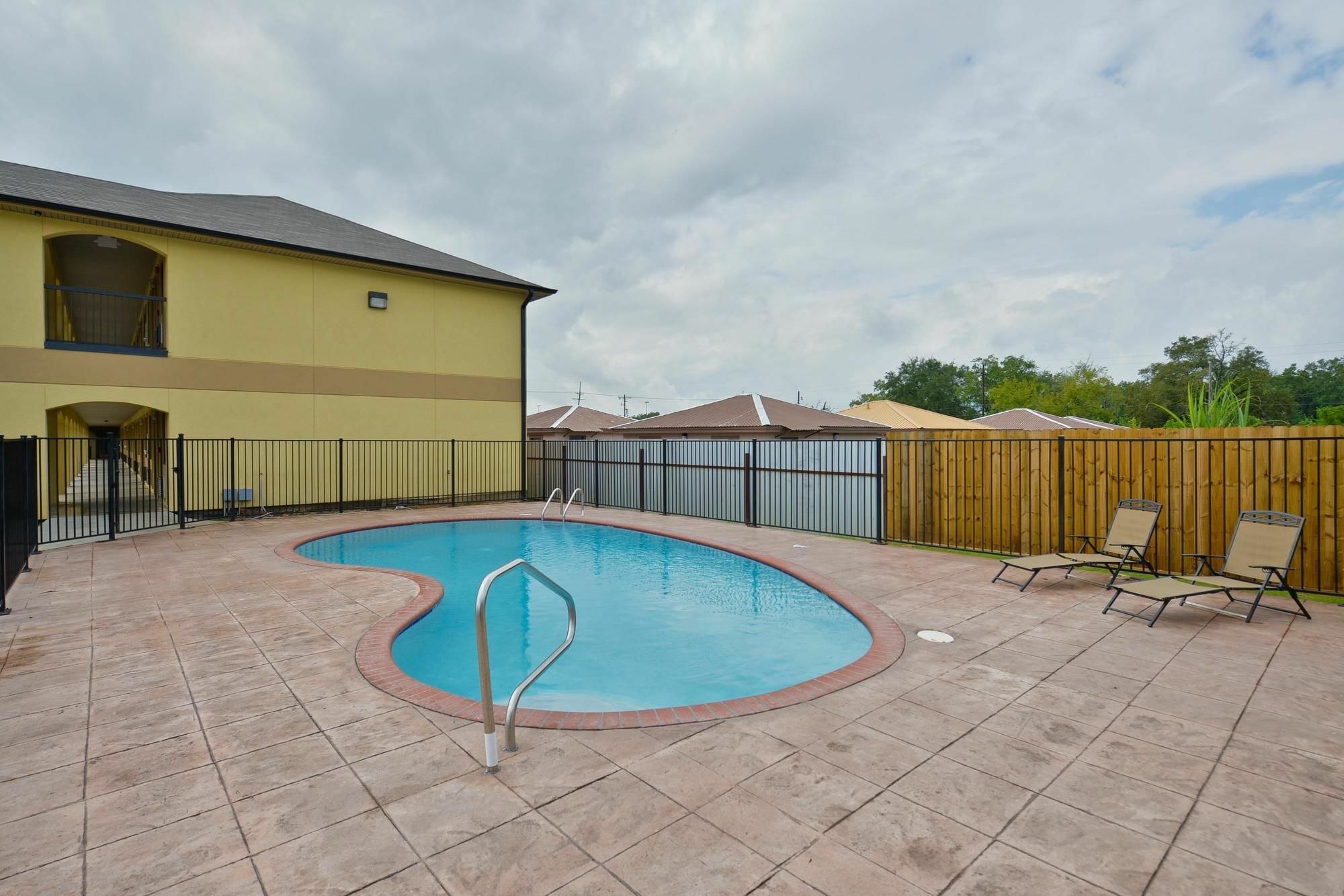 Americas Best Value Inn Lake Charles Interstate 210 Konforlar fotoğraf