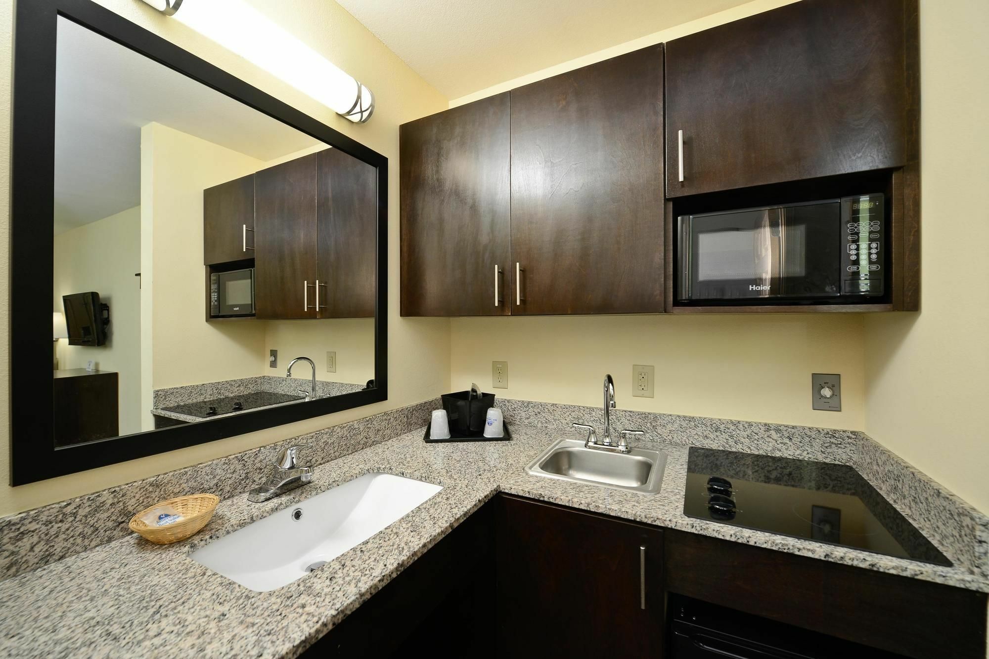 Americas Best Value Inn Lake Charles Interstate 210 Oda fotoğraf